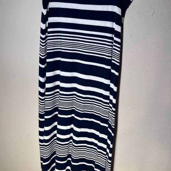 Roz&Ali Maxi skirt  Stiped Sz Woman 1X Bl& White Stretch knit - Picture 1 of 4